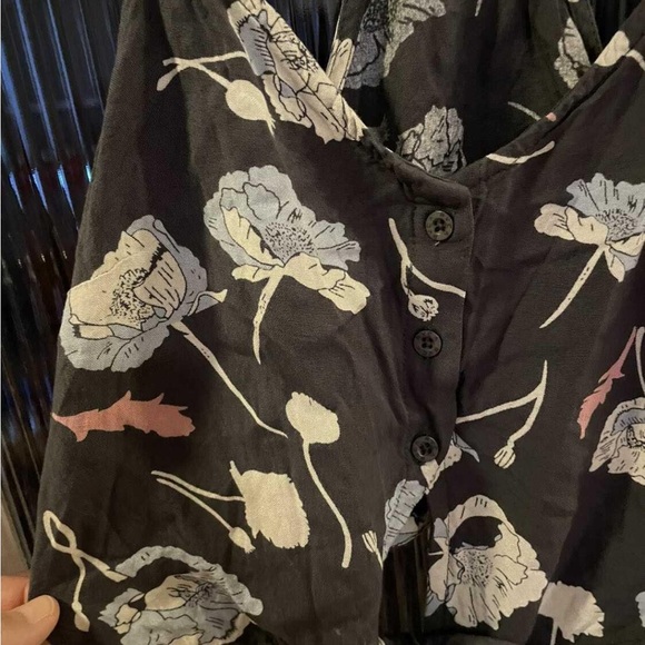 RVCA summer top - Picture 3 of 3